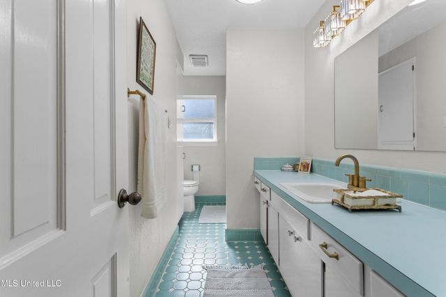 1209 Hammersmith Lane, Ocean Springs, MS 39564