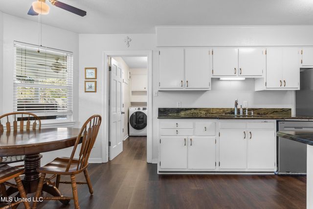 1209 Hammersmith Lane, Ocean Springs, MS 39564