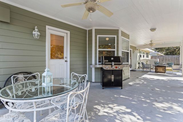 1209 Hammersmith Lane, Ocean Springs, MS 39564