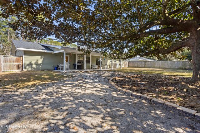 1209 Hammersmith Lane, Ocean Springs, MS 39564