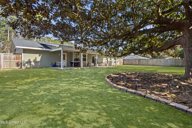 1209 Hammersmith Lane, Ocean Springs, MS 39564