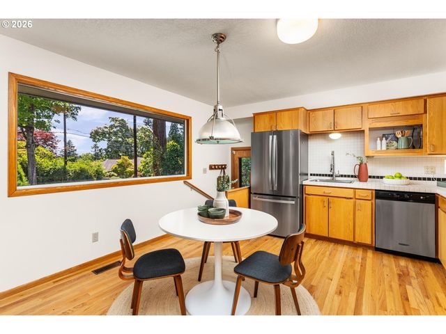 3475 Sw RIDGEWOOD Ave, Portland, OR 97225