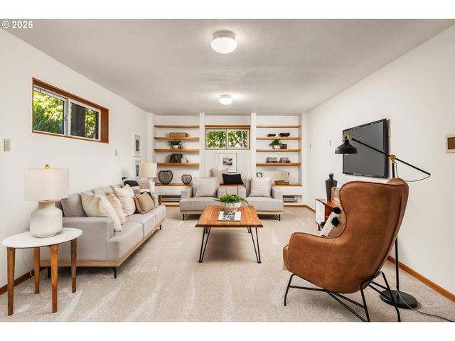 3475 Sw RIDGEWOOD Ave, Portland, OR 97225