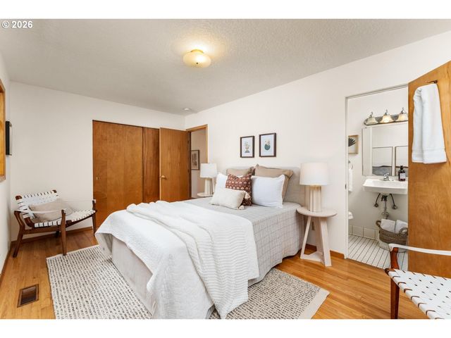 3475 Sw RIDGEWOOD Ave, Portland, OR 97225