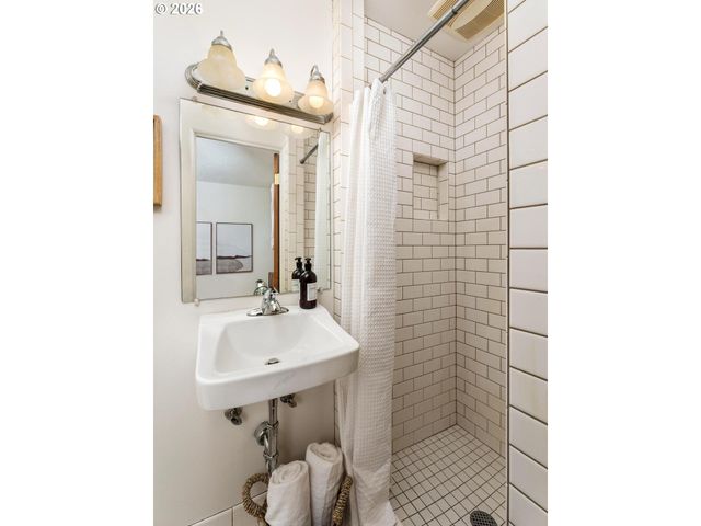 3475 Sw RIDGEWOOD Ave, Portland, OR 97225