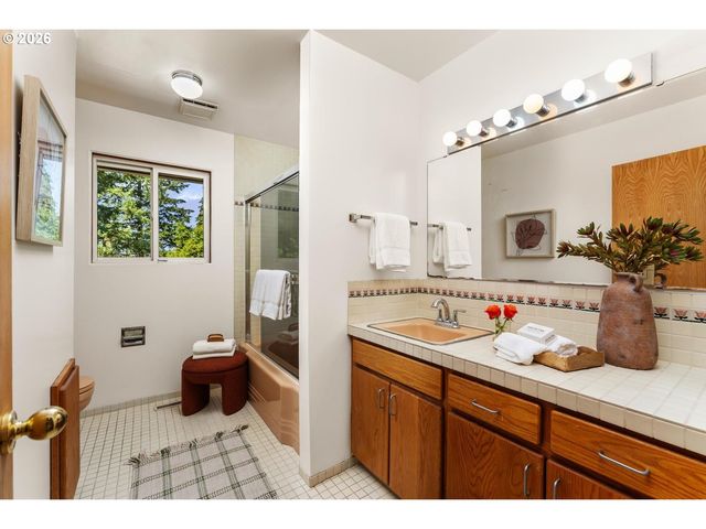 3475 Sw RIDGEWOOD Ave, Portland, OR 97225