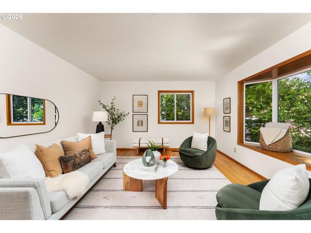 3475 Sw RIDGEWOOD Ave, Portland, OR 97225