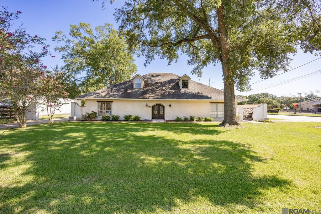 8851 Menlo Dr, Baton Rouge, LA 70808