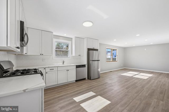 615 FAIRMOUNT DR, Glassboro, NJ 08028