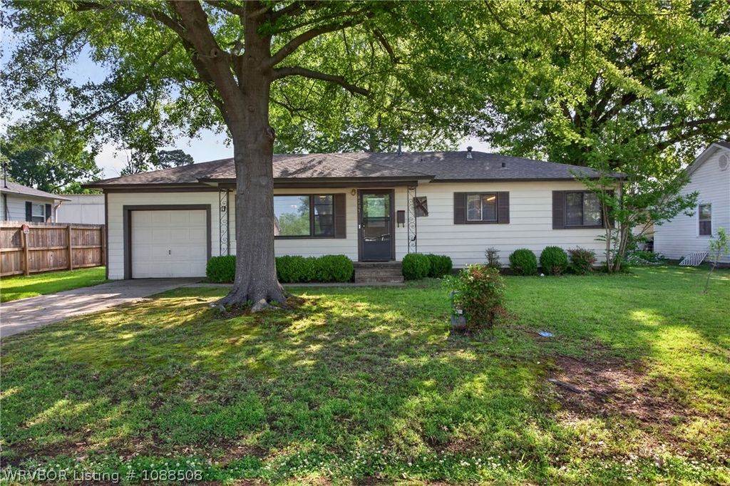 4205 S 17th Street, Fort Smith, AR 72901