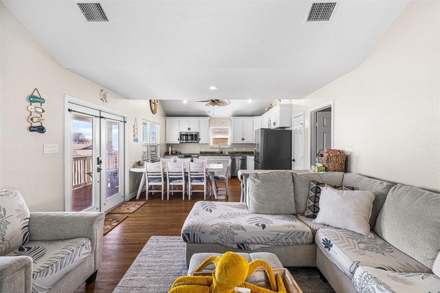 12922 Buccaneer Parkway, Freeport, TX 77541