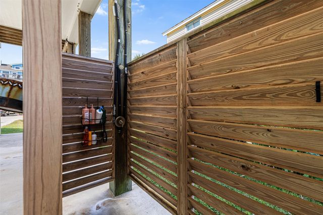 12922 Buccaneer Parkway, Freeport, TX 77541