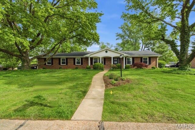 405 Trail Grove Court, Ballwin, MO 63011