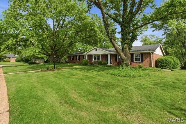 405 Trail Grove Court, Ballwin, MO 63011