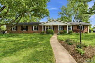 405 Trail Grove Court, Ballwin, MO 63011