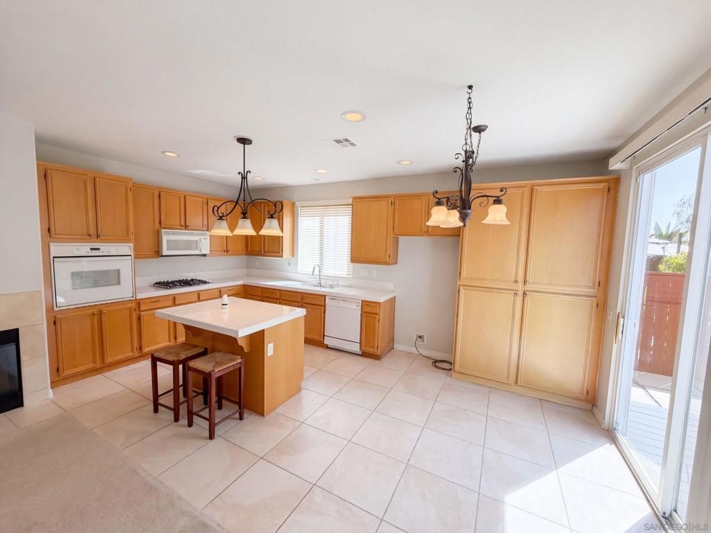 595 Dundee, San Marcos, CA 92069 — exterior