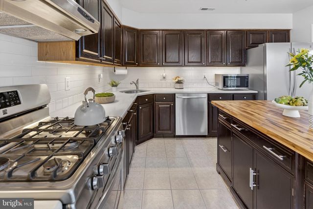 7702-B NORMANDY DR, Mount Laurel, NJ 08054