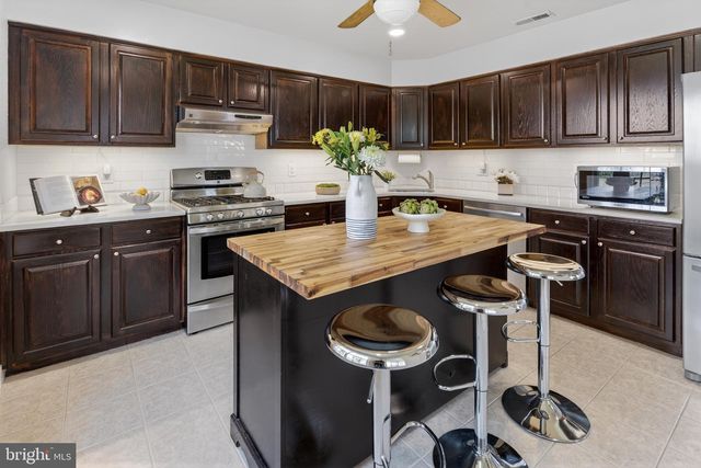 7702-B NORMANDY DR, Mount Laurel, NJ 08054