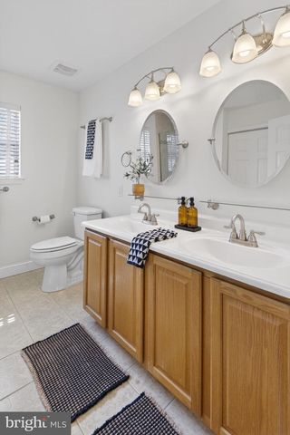 7702-B NORMANDY DR, Mount Laurel, NJ 08054