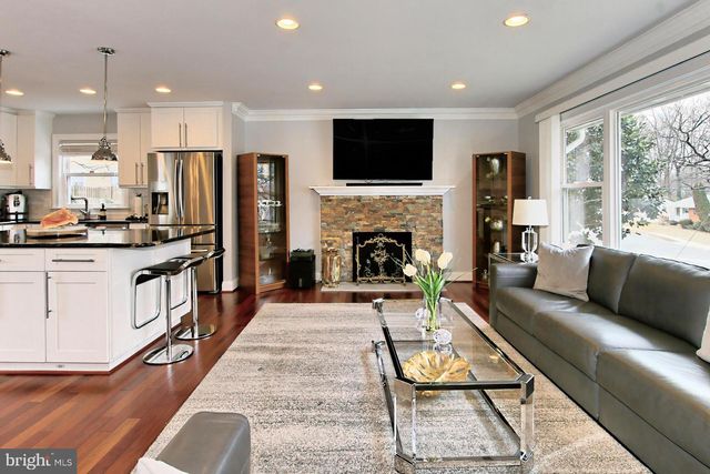 212 ROSS DR SW, Vienna, VA 22180