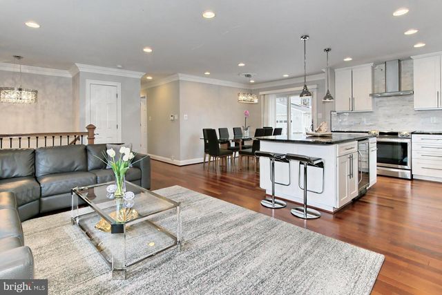 212 ROSS DR SW, Vienna, VA 22180