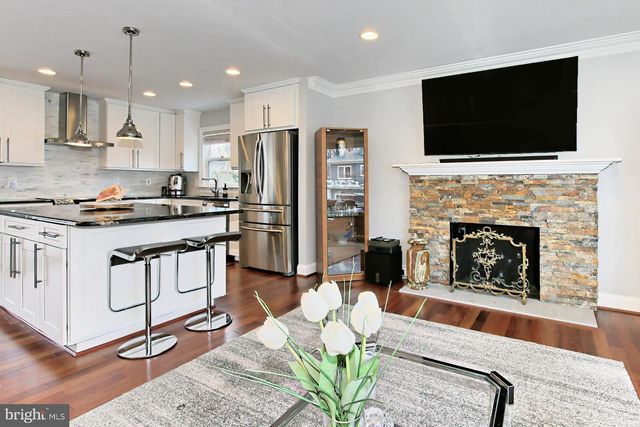 212 ROSS DR SW, Vienna, VA 22180