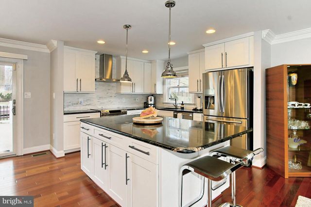 212 ROSS DR SW, Vienna, VA 22180