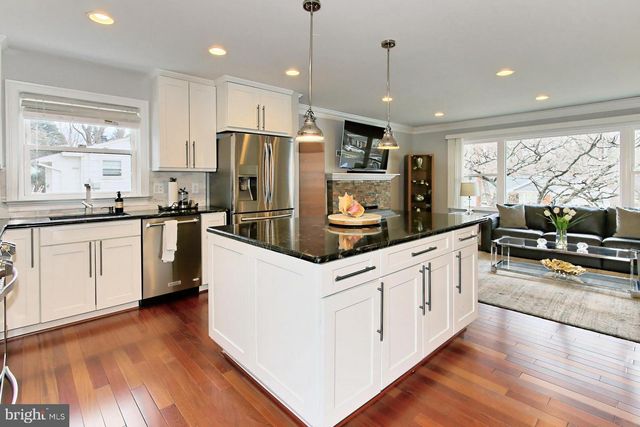 212 ROSS DR SW, Vienna, VA 22180