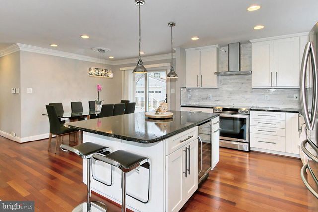 212 ROSS DR SW, Vienna, VA 22180