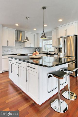 212 ROSS DR SW, Vienna, VA 22180