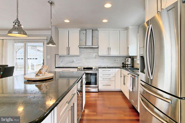 212 ROSS DR SW, Vienna, VA 22180