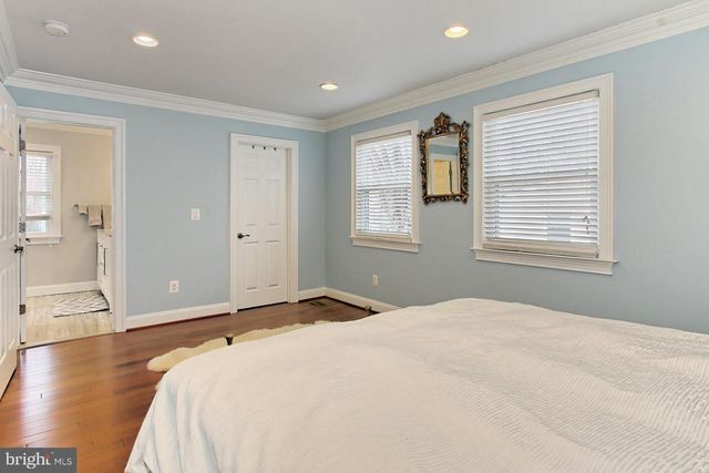 212 ROSS DR SW, Vienna, VA 22180