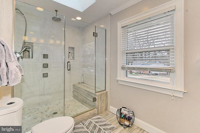 212 ROSS DR SW, Vienna, VA 22180