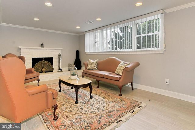 212 ROSS DR SW, Vienna, VA 22180