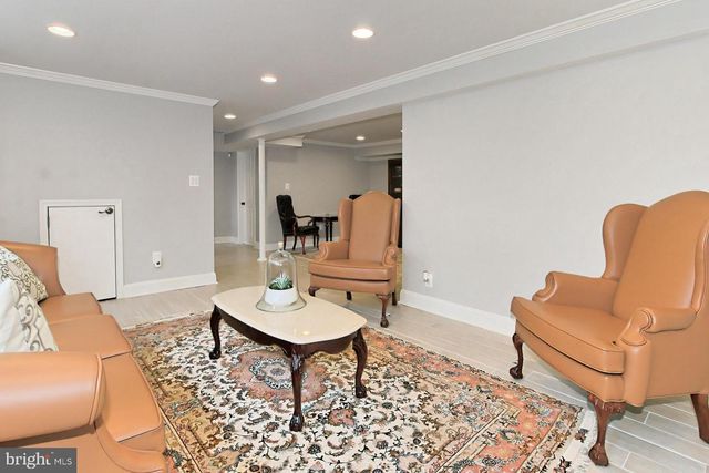 212 ROSS DR SW, Vienna, VA 22180