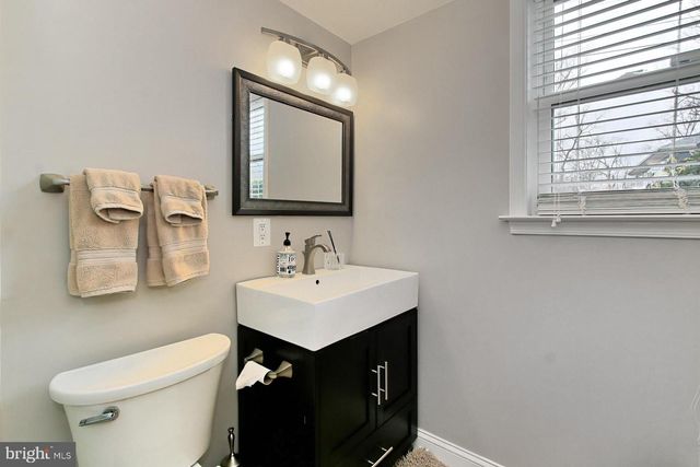 212 ROSS DR SW, Vienna, VA 22180