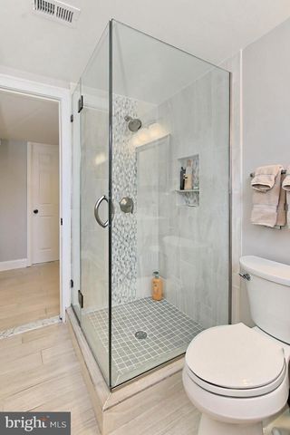 212 ROSS DR SW, Vienna, VA 22180