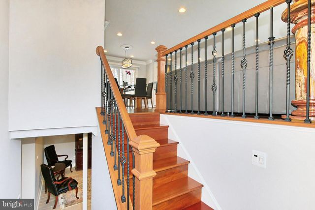 212 ROSS DR SW, Vienna, VA 22180