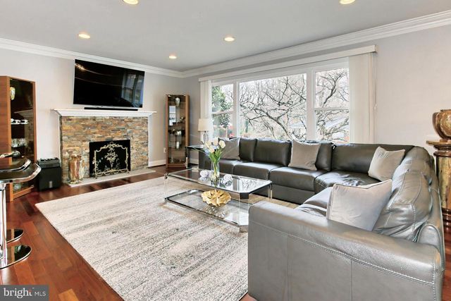 212 ROSS DR SW, Vienna, VA 22180