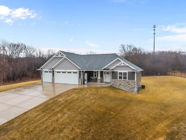 1763 SWISS ALPS COURT, Greenleaf, WI 54126