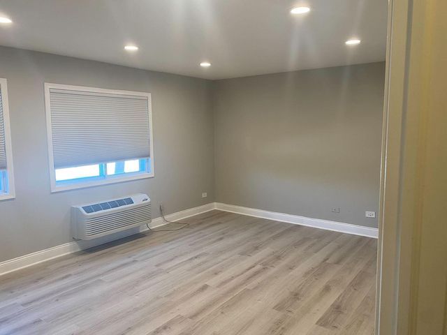 980 N Lakeside Drive 1B, Vernon Hills, IL 60061