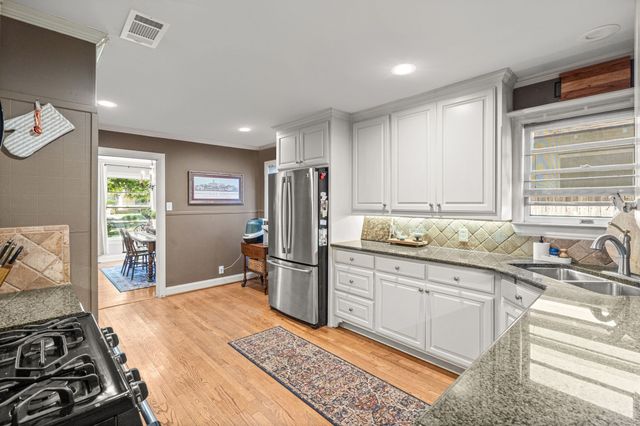 5320 El Campo Avenue, Fort Worth, TX 76107