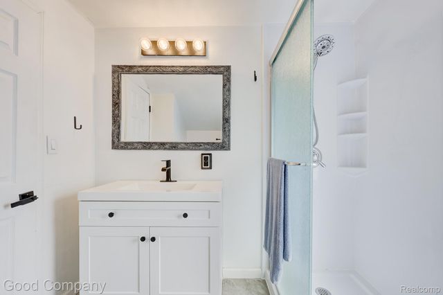 564 E Lewiston Avenue, Ferndale, MI 48220