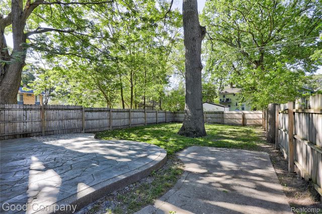 564 E Lewiston Avenue, Ferndale, MI 48220