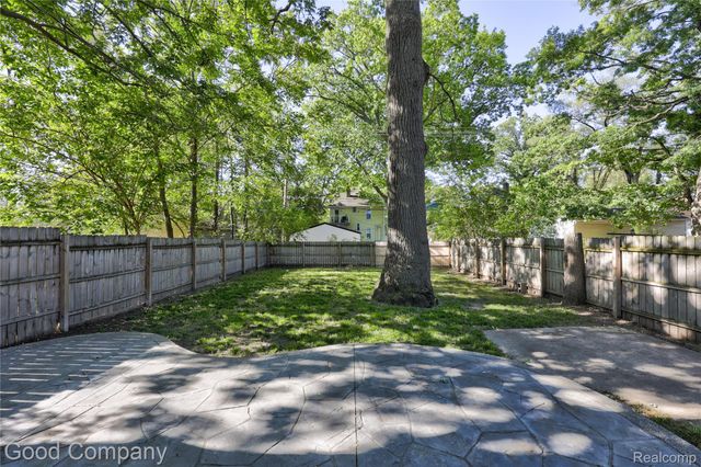 564 E Lewiston Avenue, Ferndale, MI 48220