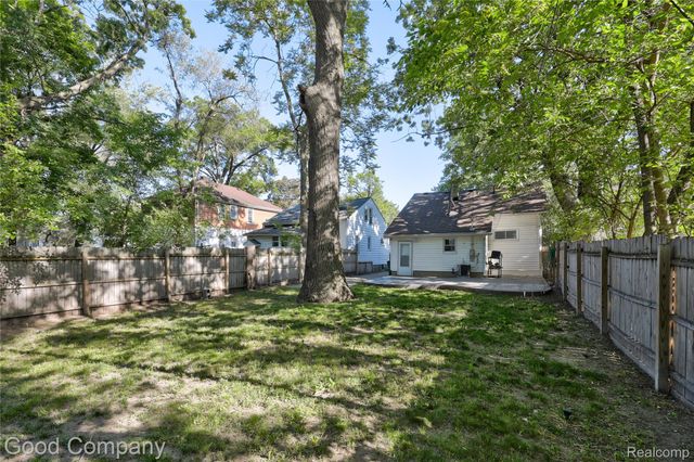 564 E Lewiston Avenue, Ferndale, MI 48220