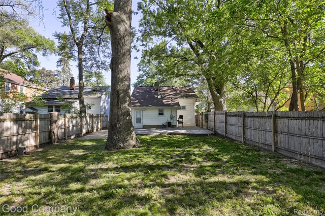 564 E Lewiston Avenue, Ferndale, MI 48220