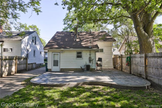 564 E Lewiston Avenue, Ferndale, MI 48220