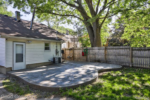 564 E Lewiston Avenue, Ferndale, MI 48220