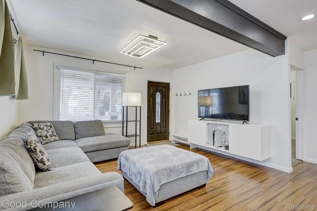 564 E Lewiston Avenue, Ferndale, MI 48220